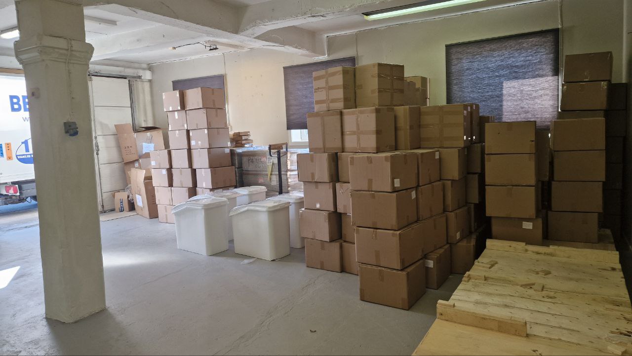3000 spoler og 500 fraktkasser ankommer