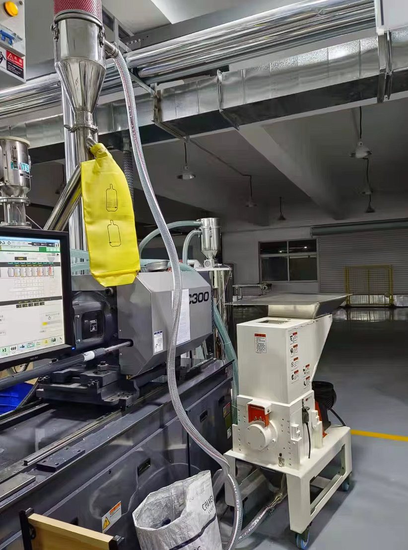 Granulator and extruder on the production floor